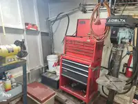 Trallers pārdod