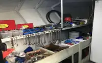 Trallers pārdod