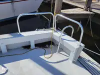 Trallers pārdod