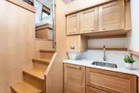 Trallers pārdod