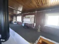 Trallers pārdod
