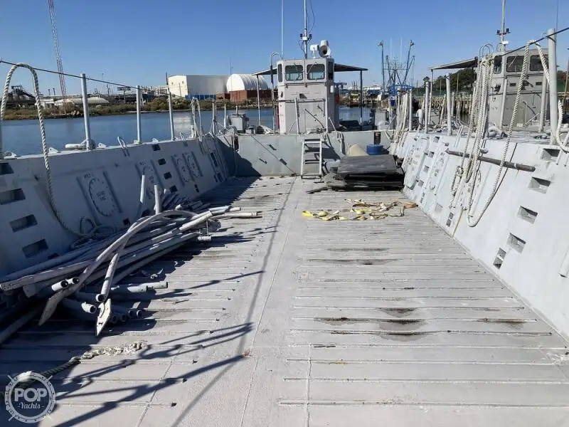 Desanta kuģis, tankkuģis pārdod