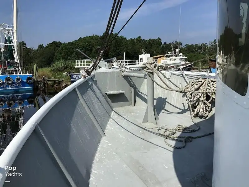 Trallers pārdod