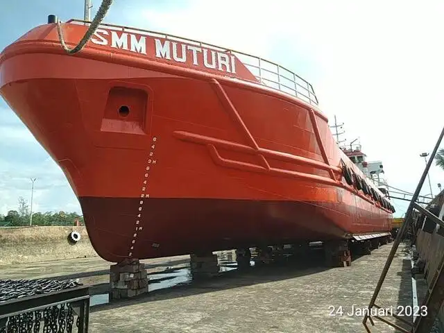 Naftas / Ķīmisko vielu tankkuģis pārdod