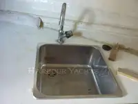 Trallers pārdod