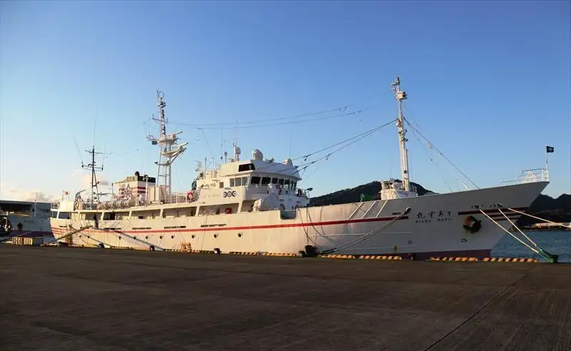 Hidrogrāfiskais kuģis pārdod
