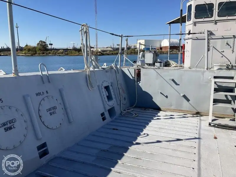 Desanta kuģis, tankkuģis pārdod