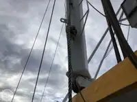 Trallers pārdod