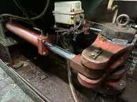 Trallers pārdod