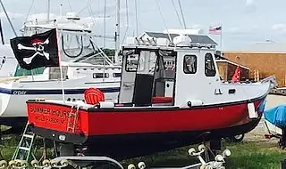 Zivju pārstrādes kuģis pārdod