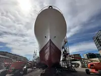 Trallers pārdod