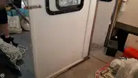 Trallers pārdod