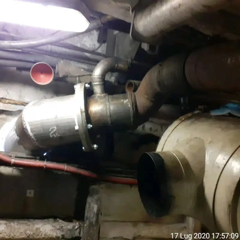 Apkalpes kuģis pārdod