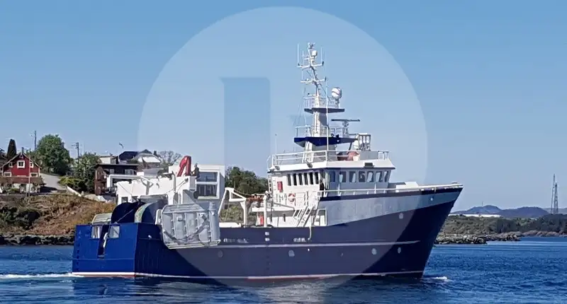 Staru trallera zvejas kuģis pārdod