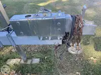 Trallers pārdod