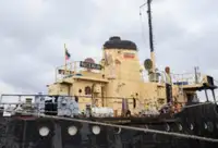 Bunkurkuģis pārdod