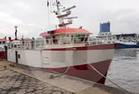 Dzīvu zivju pārvadājumu kuģis pārdod