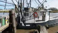 Trallers pārdod