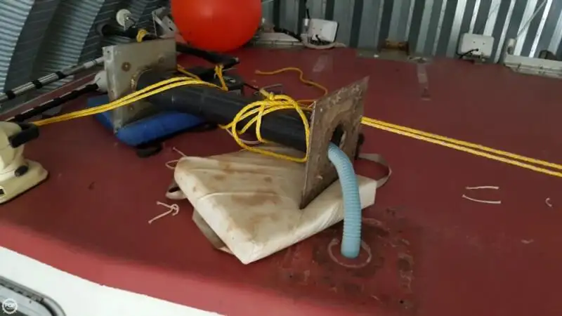 Trallers pārdod