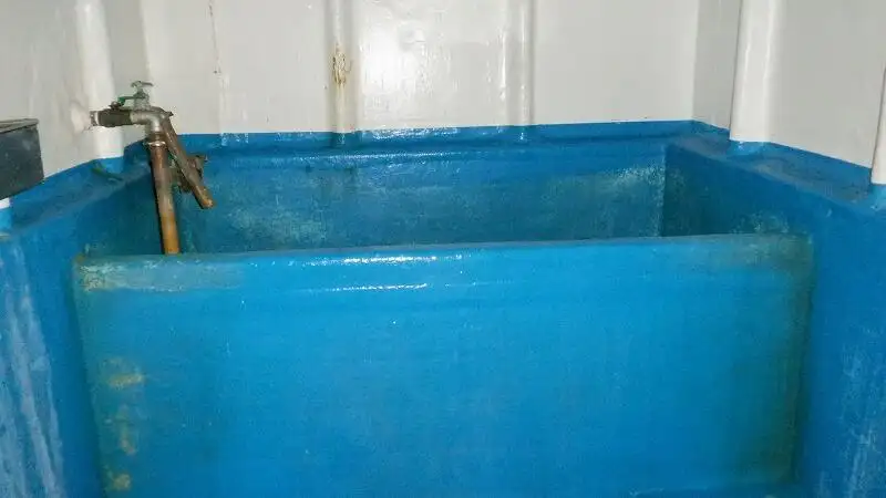 Garā līnija zvejas kuģis pārdod