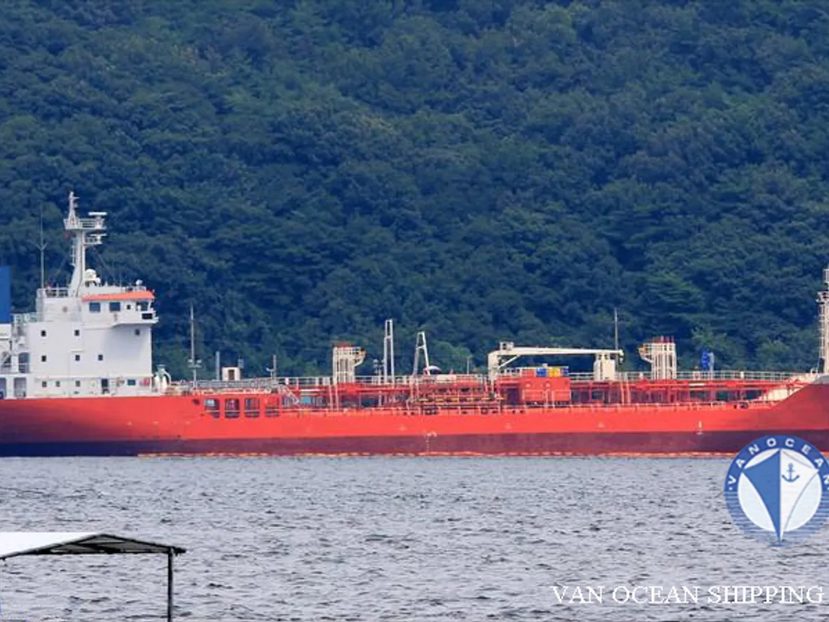 Naftas / Ķīmisko vielu tankkuģis pārdod