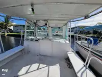 Trallers pārdod