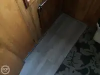 Trallers pārdod