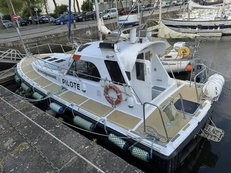 Pilotkuģis pārdod