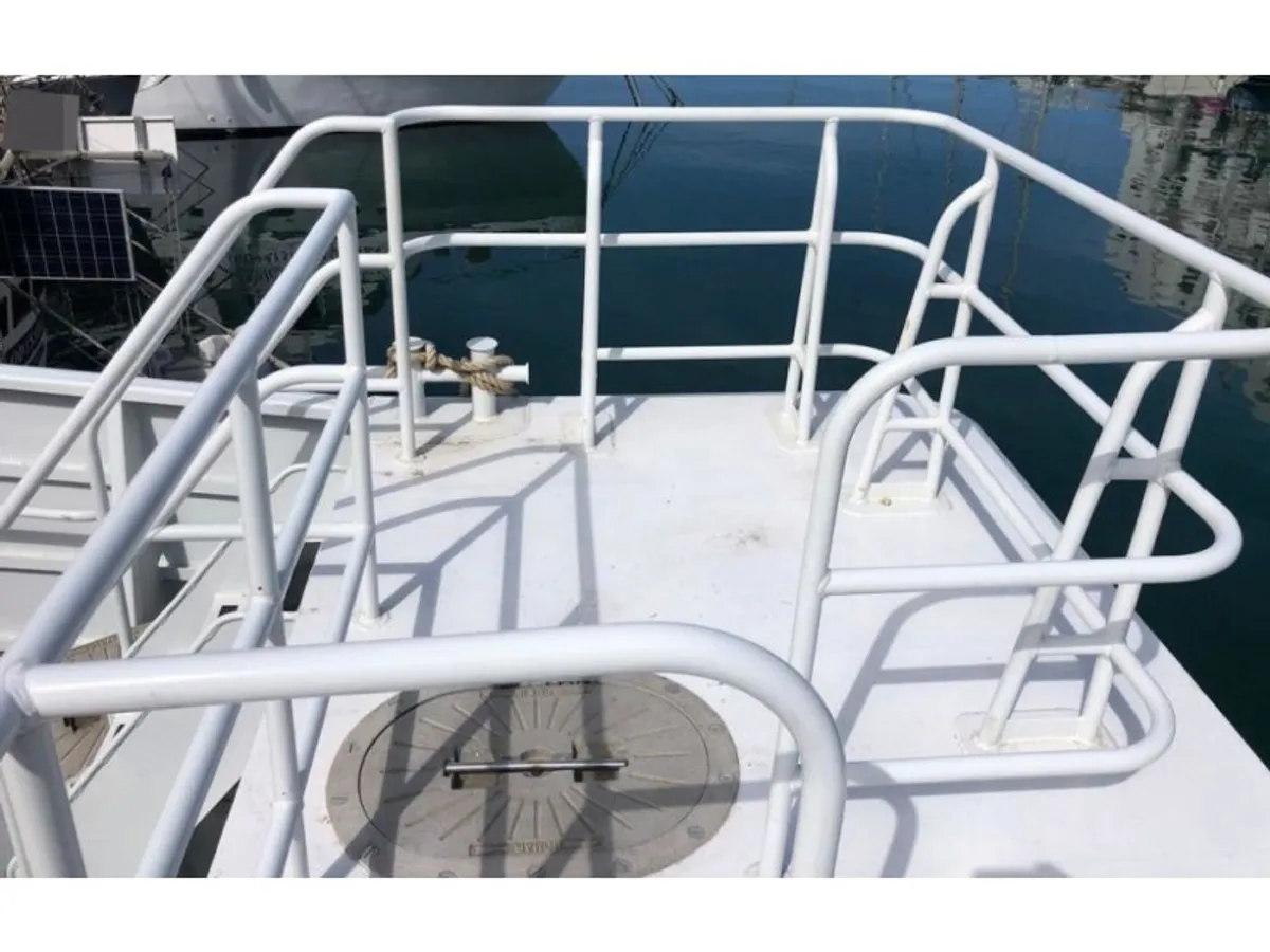 Apkalpes kuģis pārdod