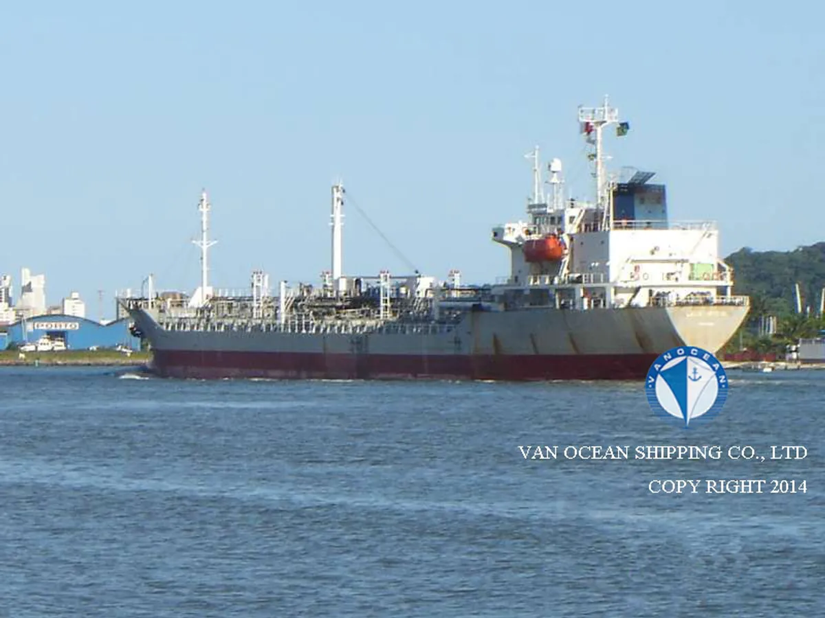 Naftas / Ķīmisko vielu tankkuģis pārdod