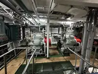 Trallers pārdod