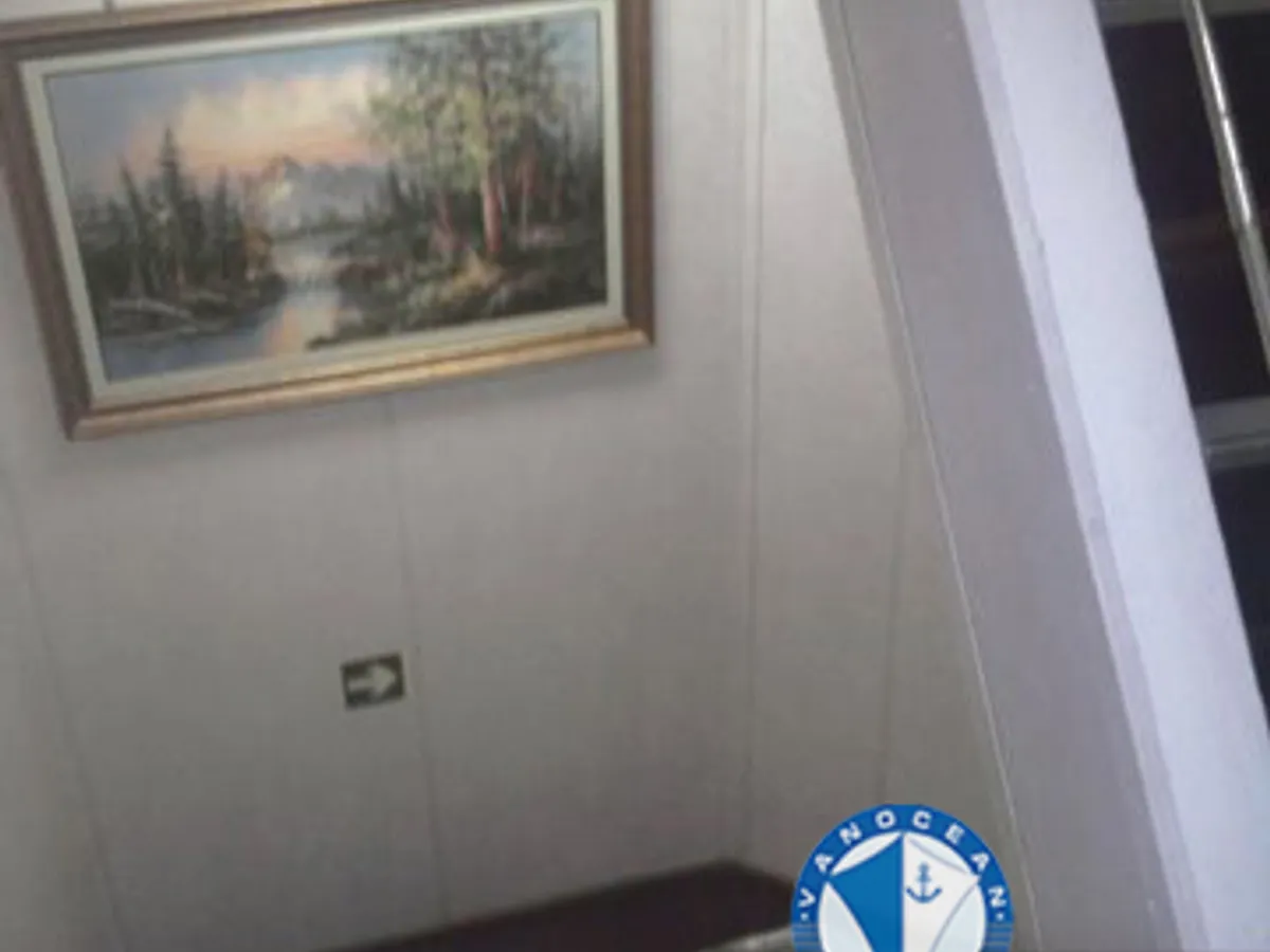 Naftas / Ķīmisko vielu tankkuģis pārdod