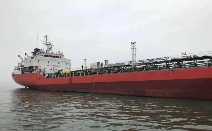 Naftas / Ķīmisko vielu tankkuģis pārdod
