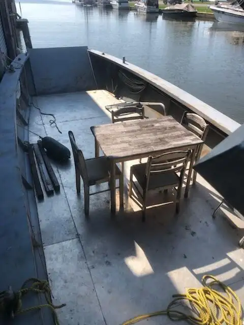 Desanta kuģis, tankkuģis pārdod