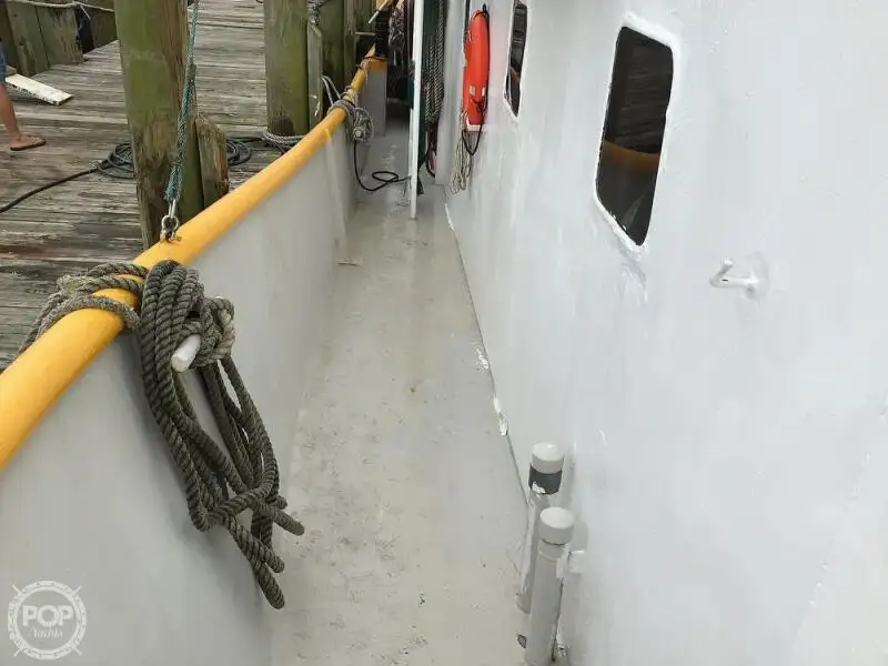 Trallers pārdod