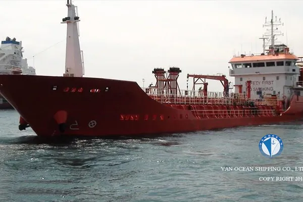 Oil/Chemical tanker for sale