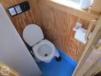 Trallers pārdod