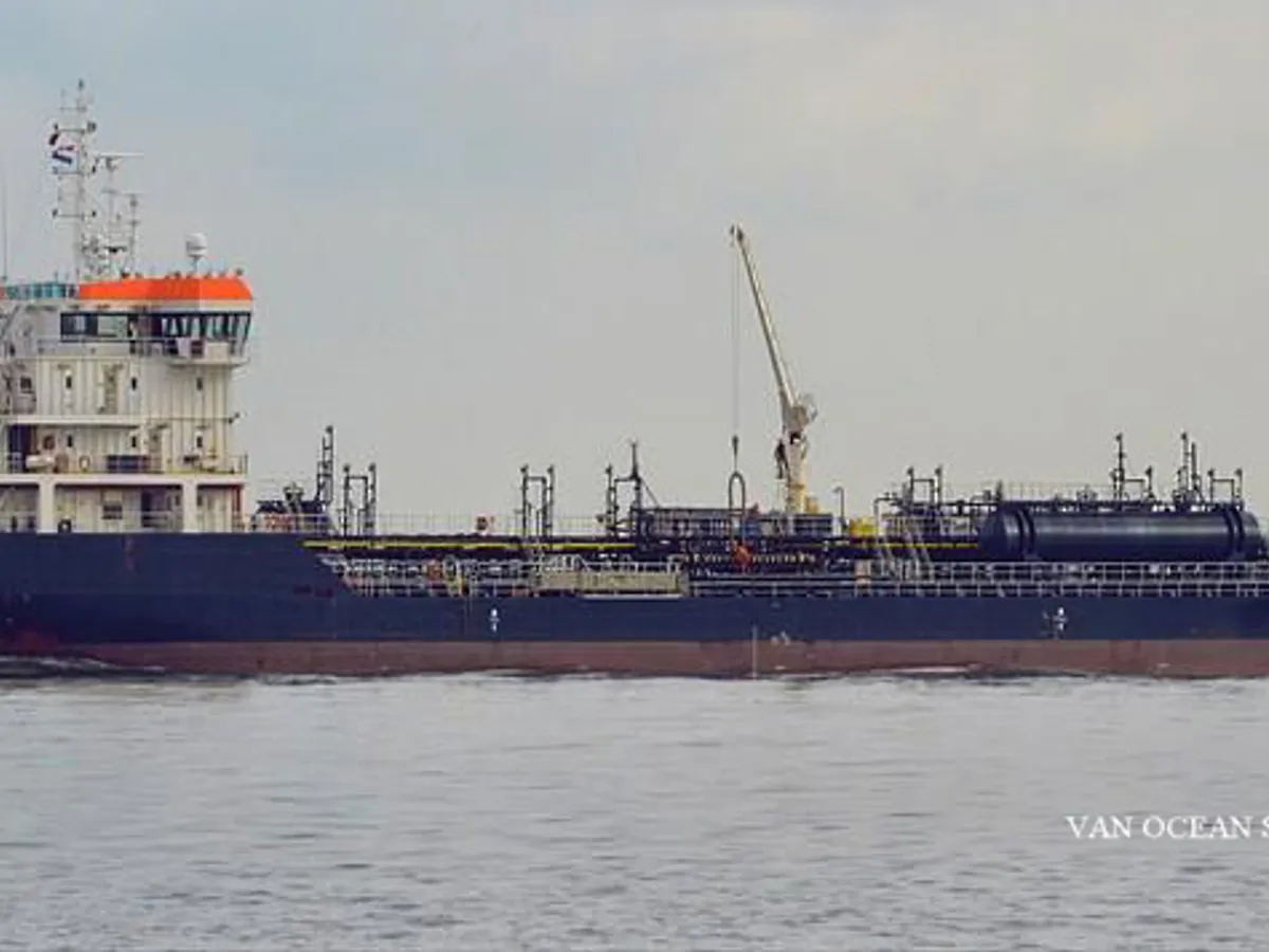 Naftas / Ķīmisko vielu tankkuģis pārdod