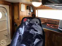 Trallers pārdod