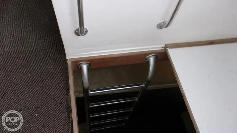 Niršanas atbalsta kuģis pārdod