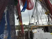 Trallers pārdod
