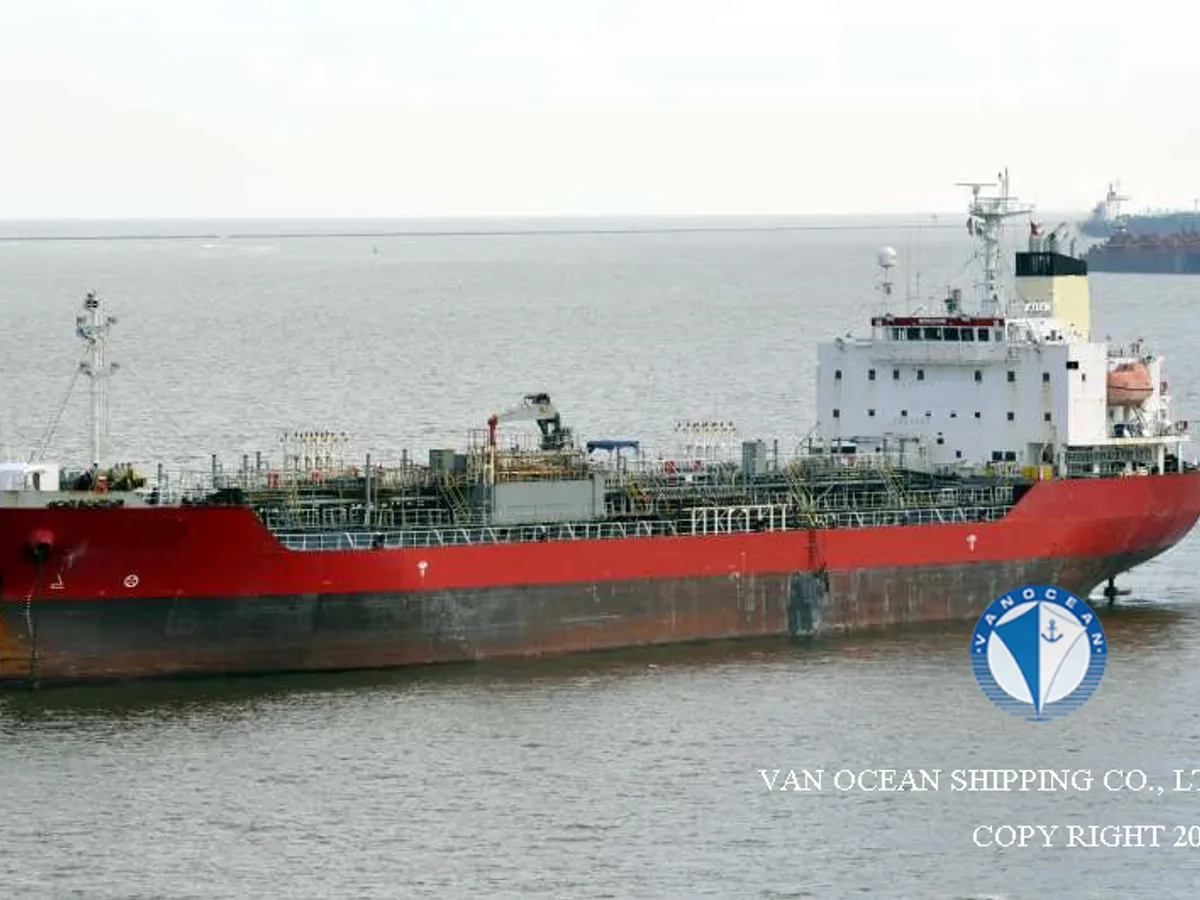 Naftas / Ķīmisko vielu tankkuģis pārdod