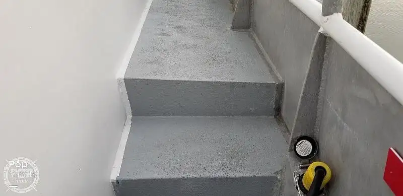 Trallers pārdod