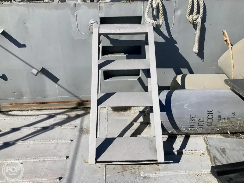 Desanta kuģis, tankkuģis pārdod