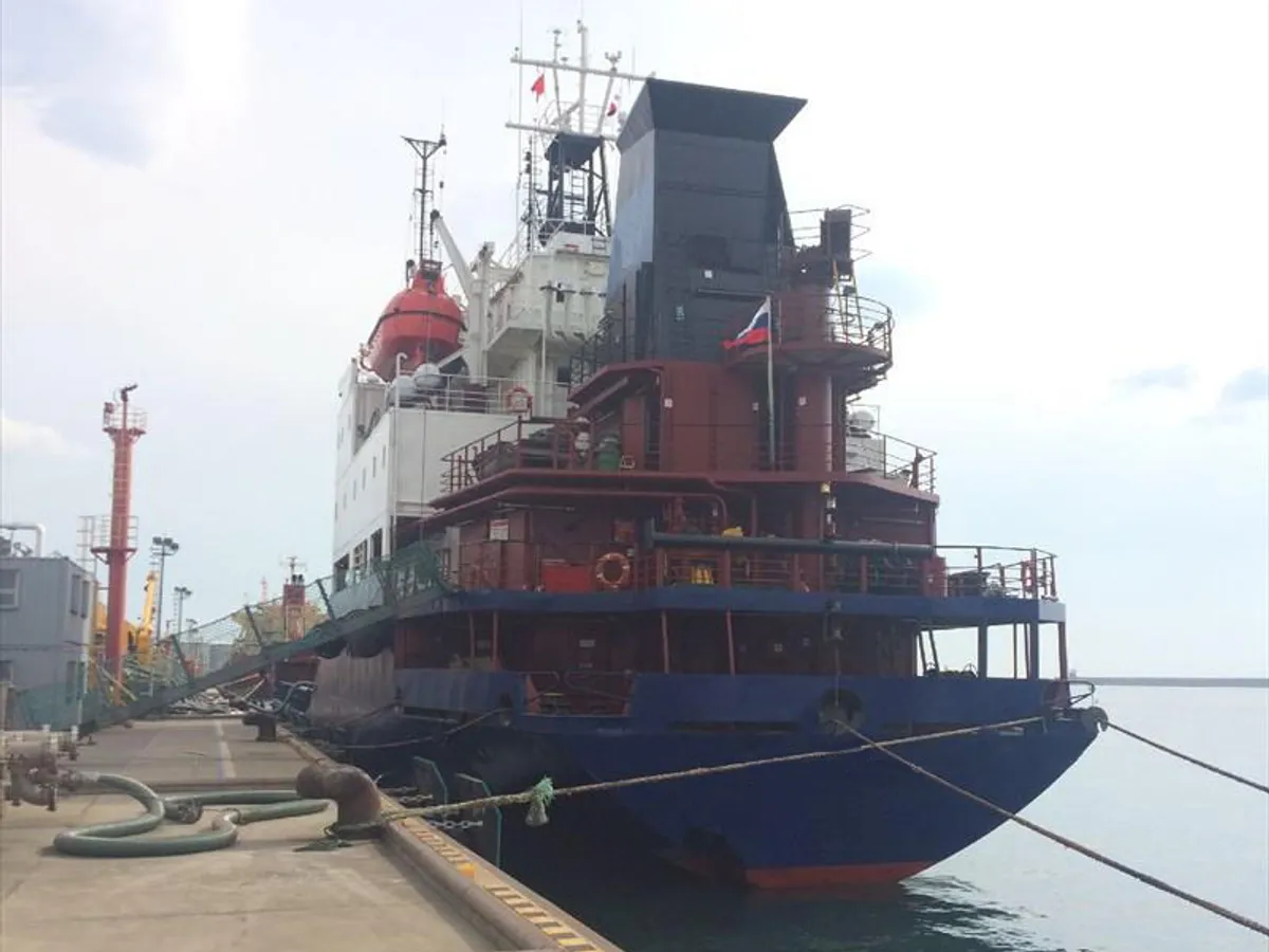 Naftas / Ķīmisko vielu tankkuģis pārdod