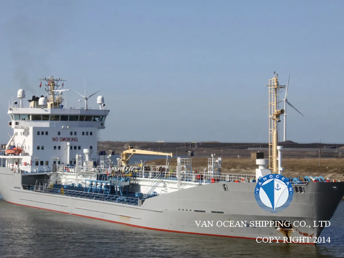 Naftas / Ķīmisko vielu tankkuģis pārdod