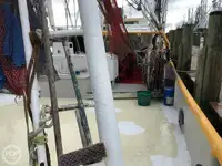 Trallers pārdod