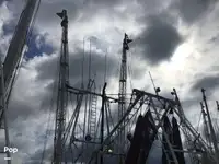 Trallers pārdod