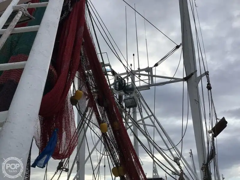 Trallers pārdod