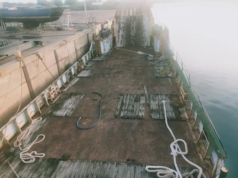 Desanta kuģis, tankkuģis pārdod